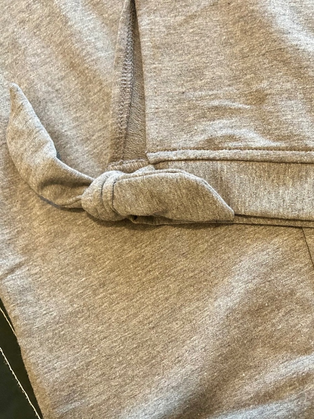 Plus size cropped sweatpants - Picture 2 of 4